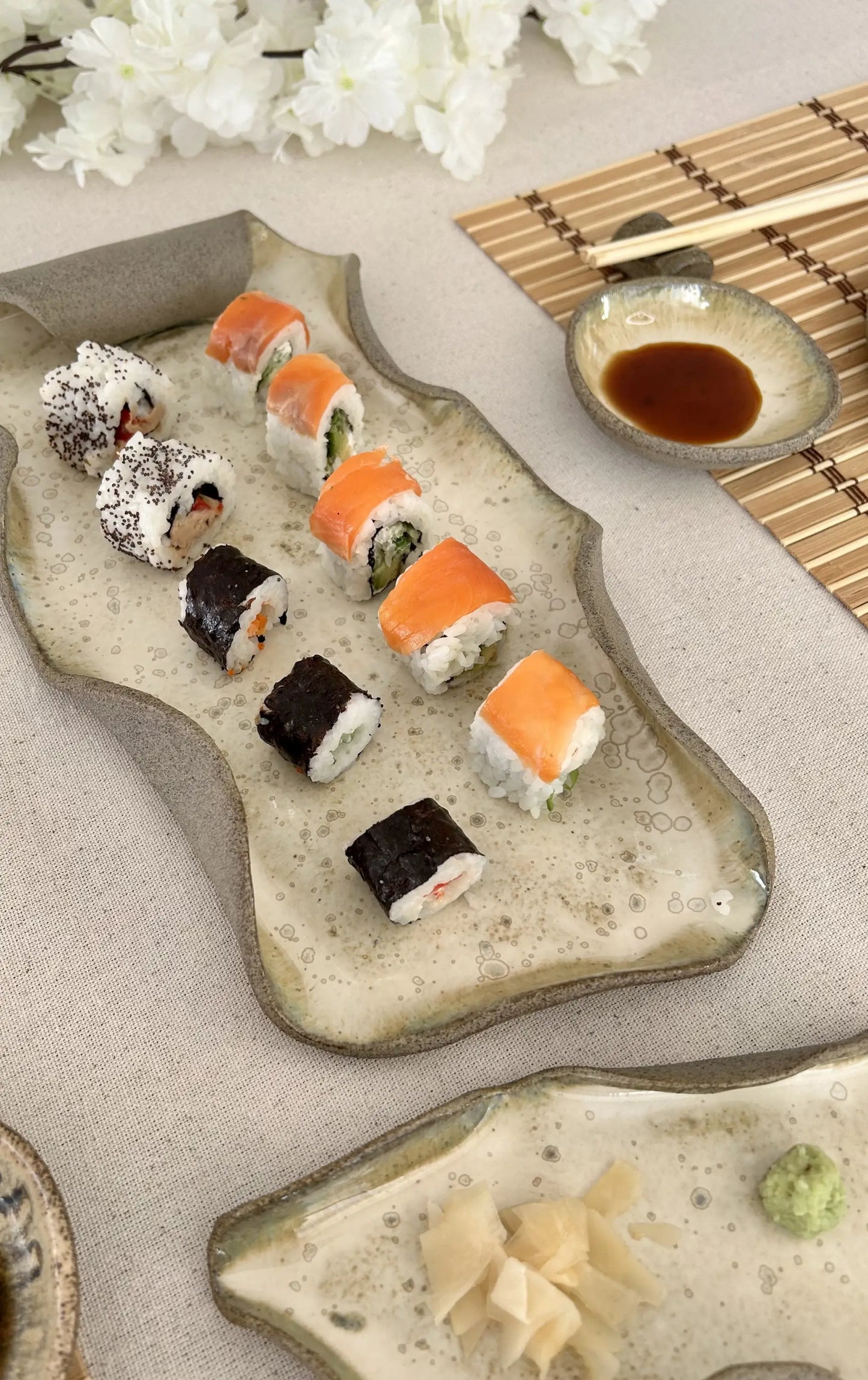 İki Kişilik El Yapımı Sushi Tabak Seti - Seramik Sofra Takımları İki Kişilik El Yapımı Sushi Tabak Seti ₺3.250