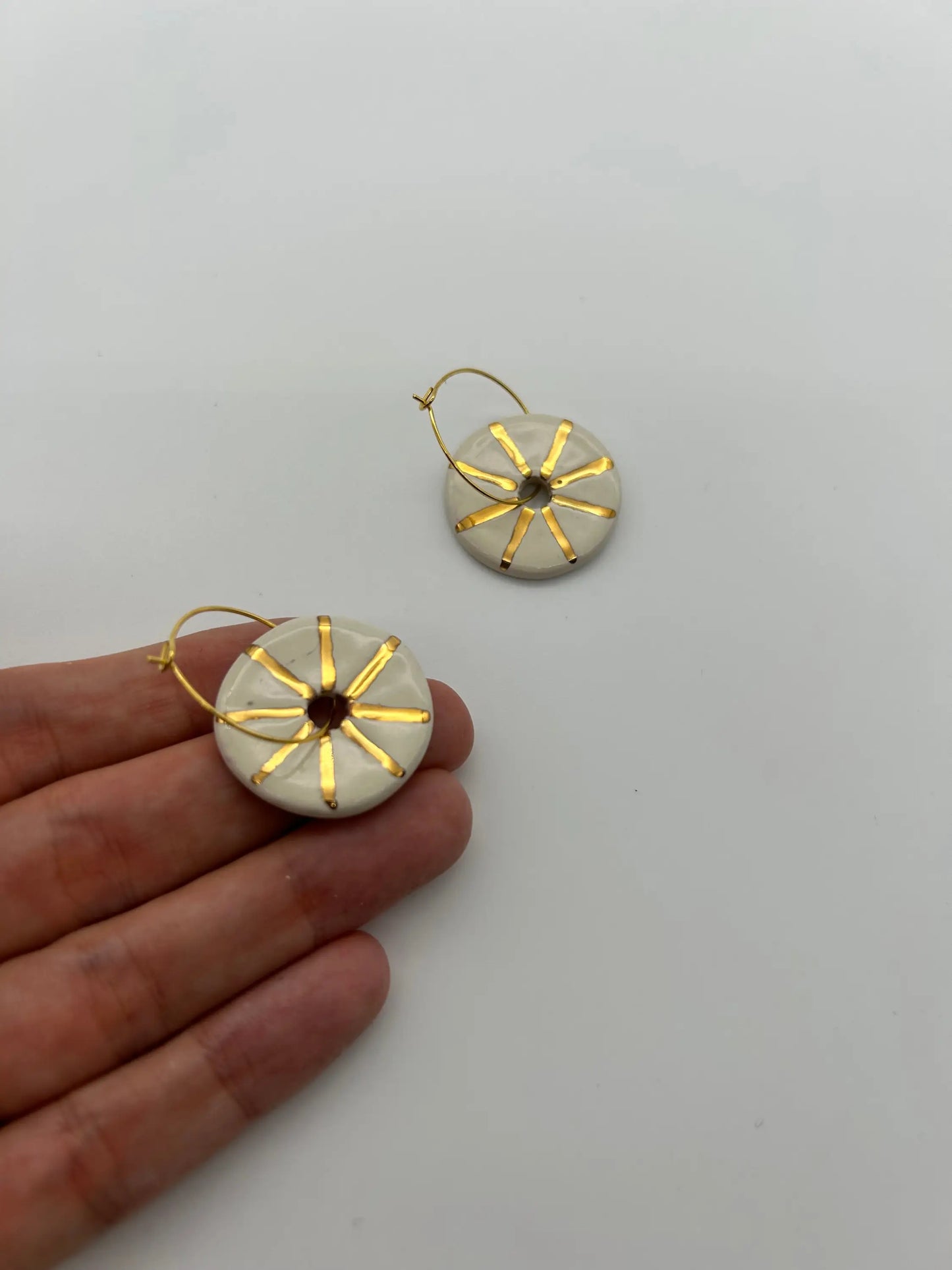 Altın Detaylı Seramik Küpe - Elementler - Hava - Ateş ₺450, Hava ₺450, Su ₺450, Toprak ₺450