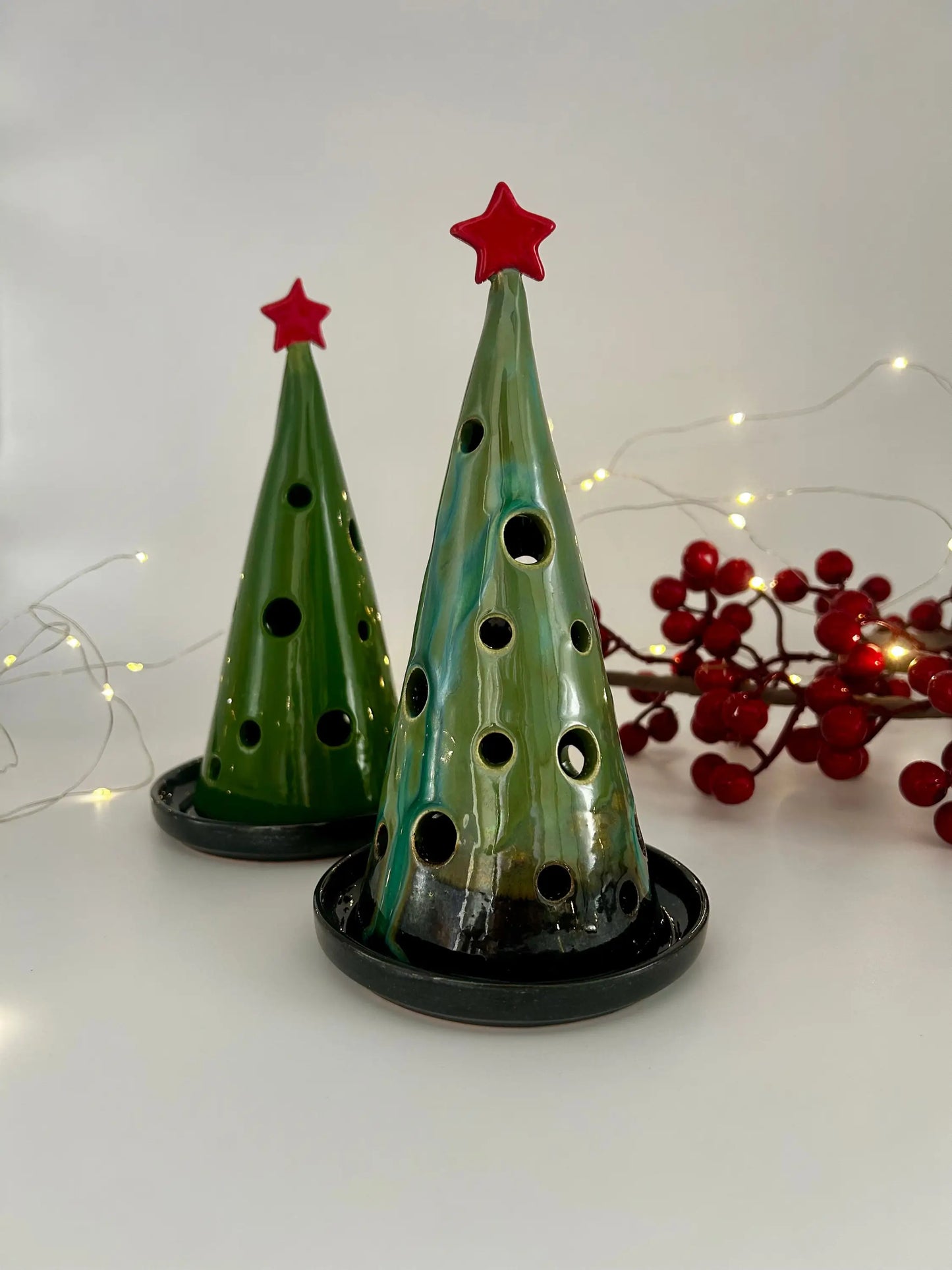 Yeni Yıl Konseptli Yılbaşı Ağacı Mumluk - Seramik mumluk Yeşil ₺620, Metalik yeşil ₺620