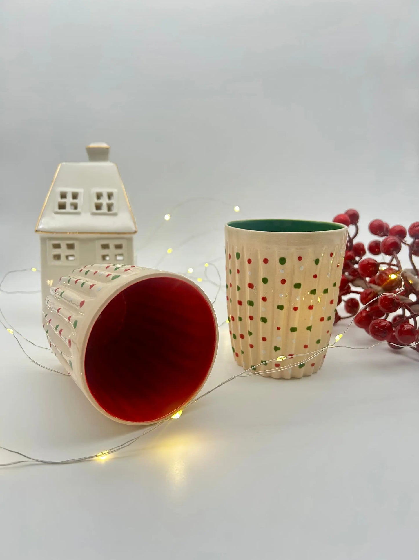 Yeni Yıl Temalı Kırmızı Yeşil El Tapımı Seramik Bardak - Seramik Kupa Kırmızı ₺740, Yeşil ₺740