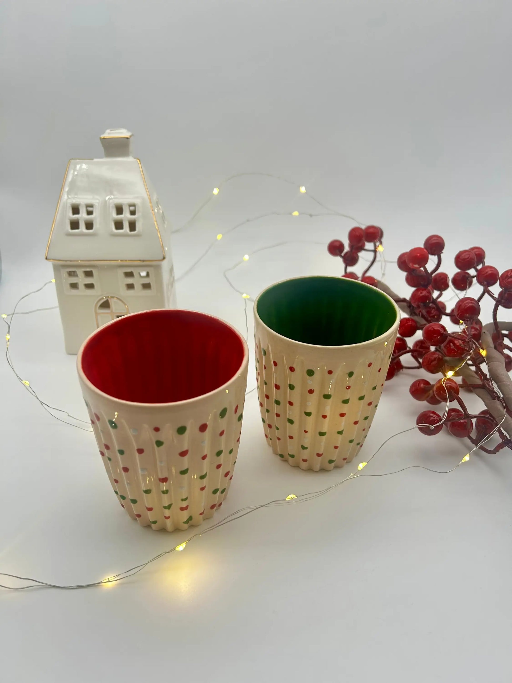 Yeni Yıl Temalı Kırmızı Yeşil El Tapımı Seramik Bardak - Seramik Kupa Kırmızı ₺740, Yeşil ₺740