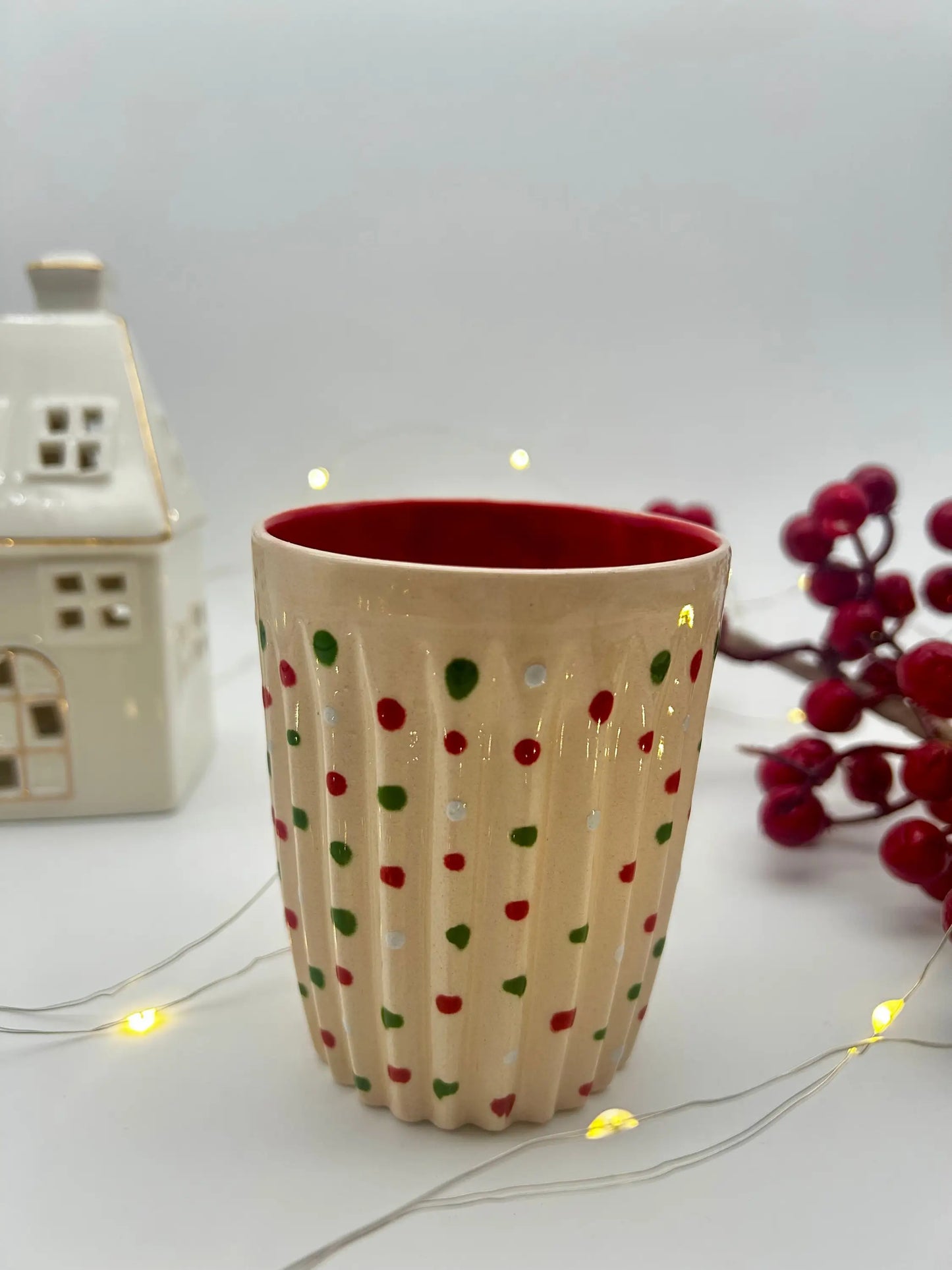 Yeni Yıl Temalı Kırmızı Yeşil El Tapımı Seramik Bardak - Kırmızı - Seramik Kupa Kırmızı ₺740, Yeşil ₺740