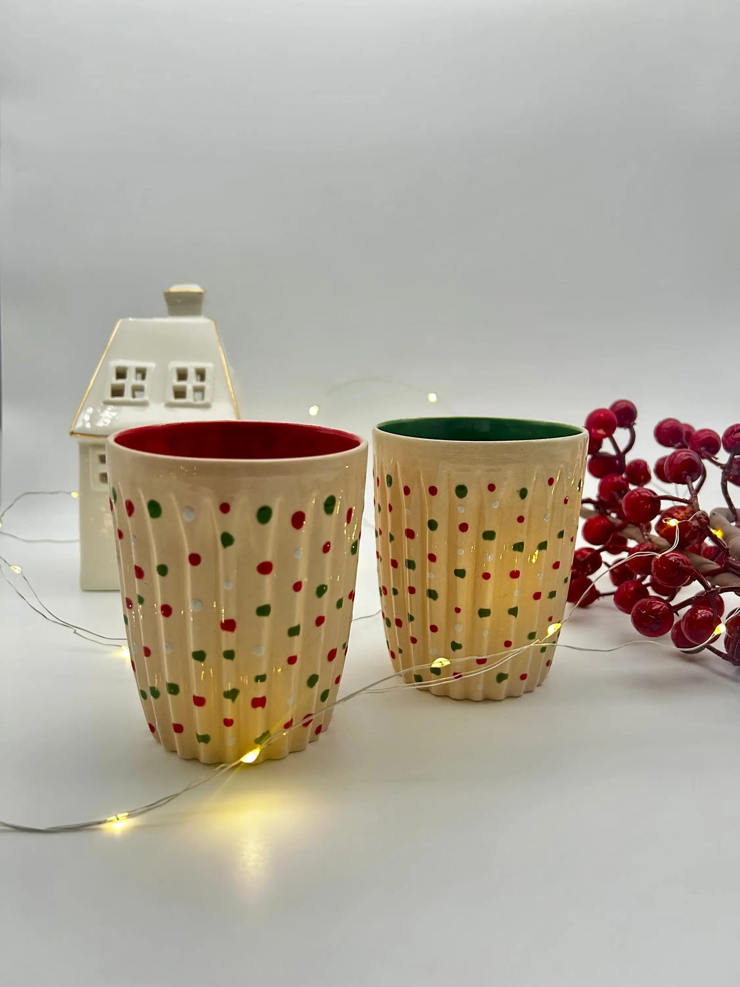 Yeni Yıl Temalı Kırmızı Yeşil El Tapımı Seramik Bardak - Seramik Kupa Kırmızı ₺740, Yeşil ₺740