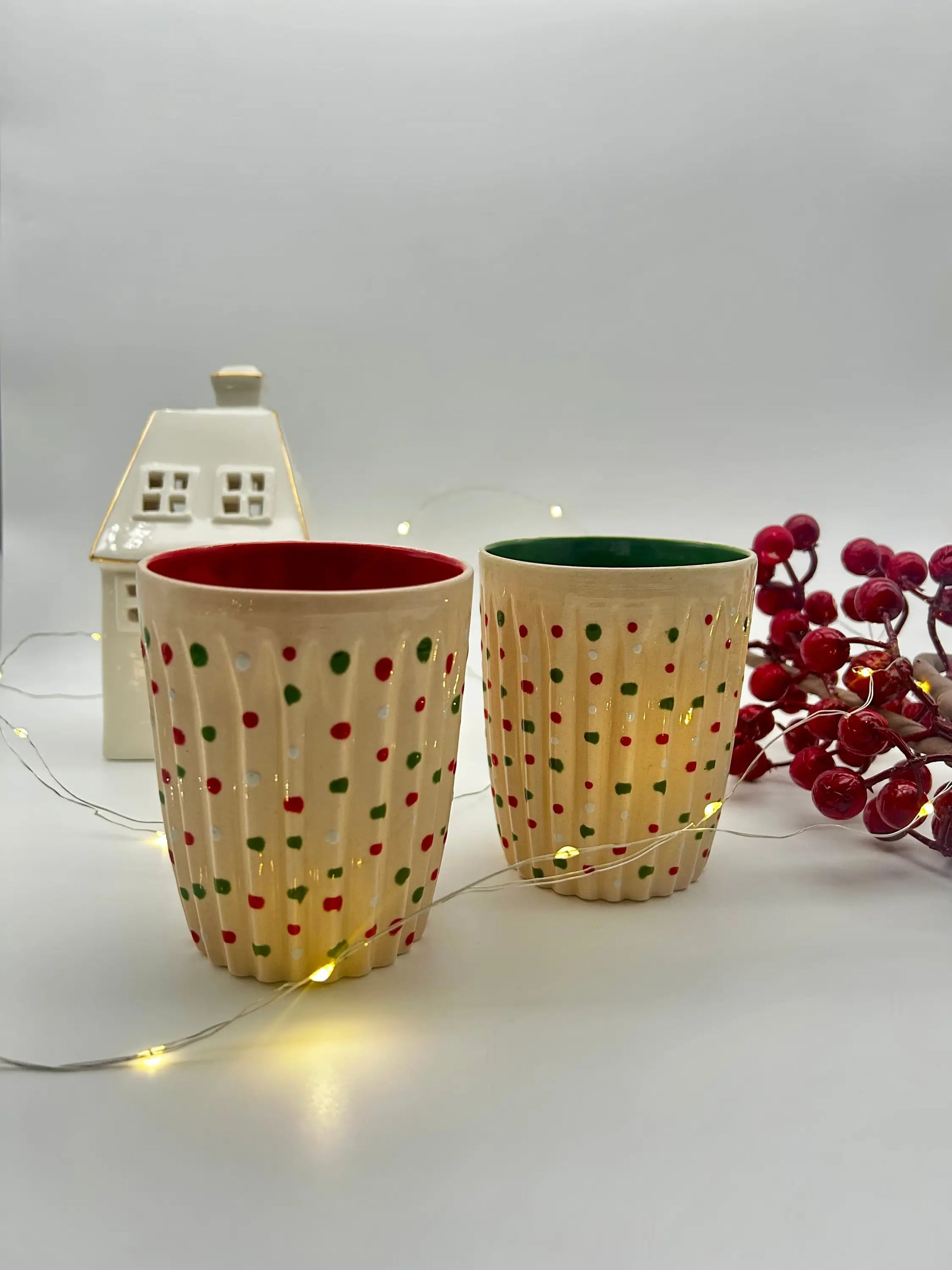 Yeni Yıl Temalı Kırmızı Yeşil El Tapımı Seramik Bardak - Seramik Kupa Kırmızı ₺740, Yeşil ₺740