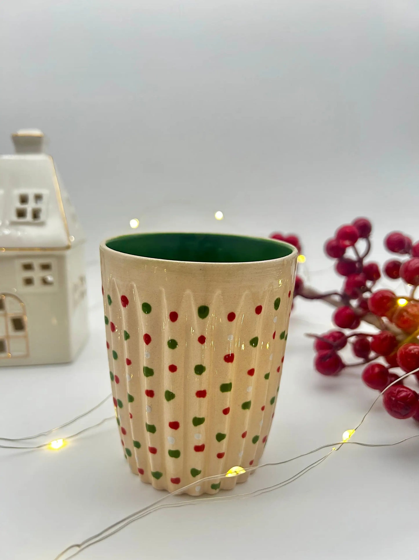 Yeni Yıl Temalı Kırmızı Yeşil El Tapımı Seramik Bardak - Yeşil - Seramik Kupa Kırmızı ₺740, Yeşil ₺740